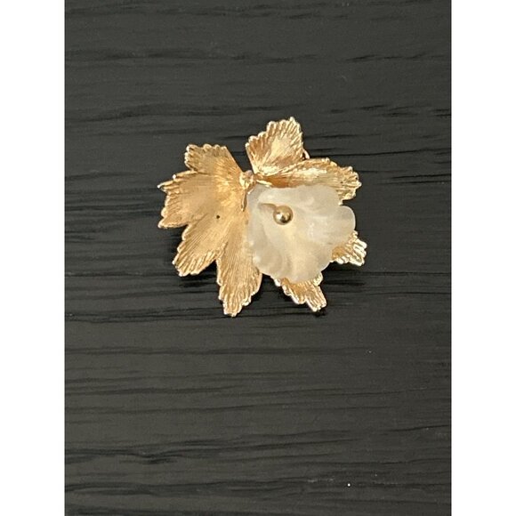 Lot of 13 Vintage/Non-Vintage Assorted Brooches/Pins Needlepoint Brutalist Wood - Picture 13 of 14